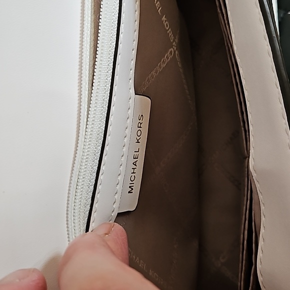 EUC Michael Kors white med shoulder bag - Picture 9 of 9